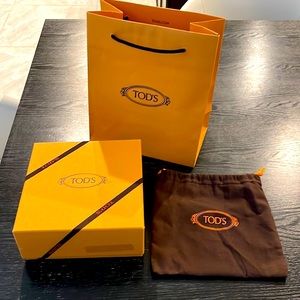 TOD’S gift box, bag and dust bag set